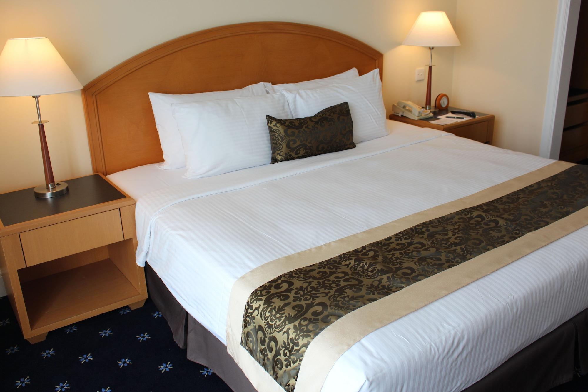 Royale Chulan Seremban Exteriör bild A bed runner