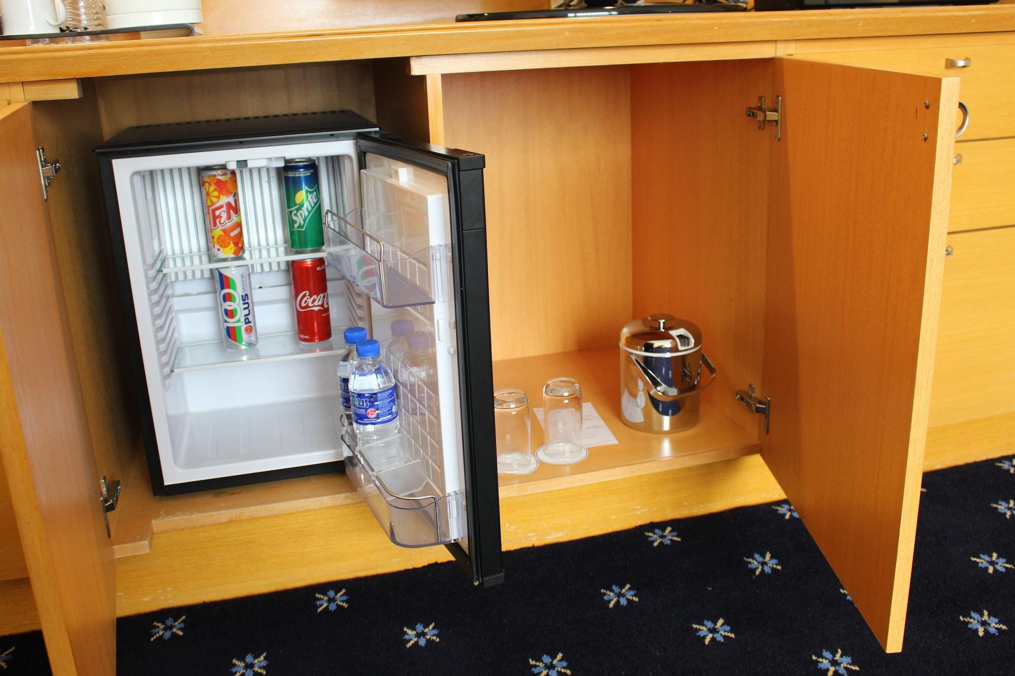Royale Chulan Seremban Exteriör bild A mini-bar in a hotel room