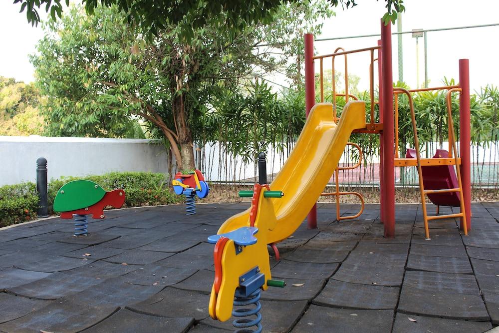 Royale Chulan Seremban Exteriör bild Playground