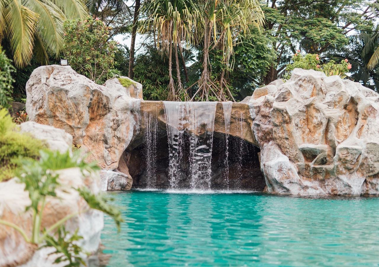 Royale Chulan Seremban Exteriör bild The swimming pool at the resort