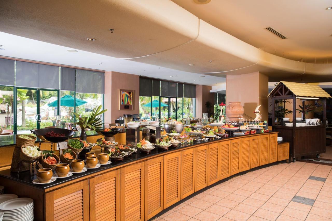 Royale Chulan Seremban Exteriör bild A buffet at a hotel
